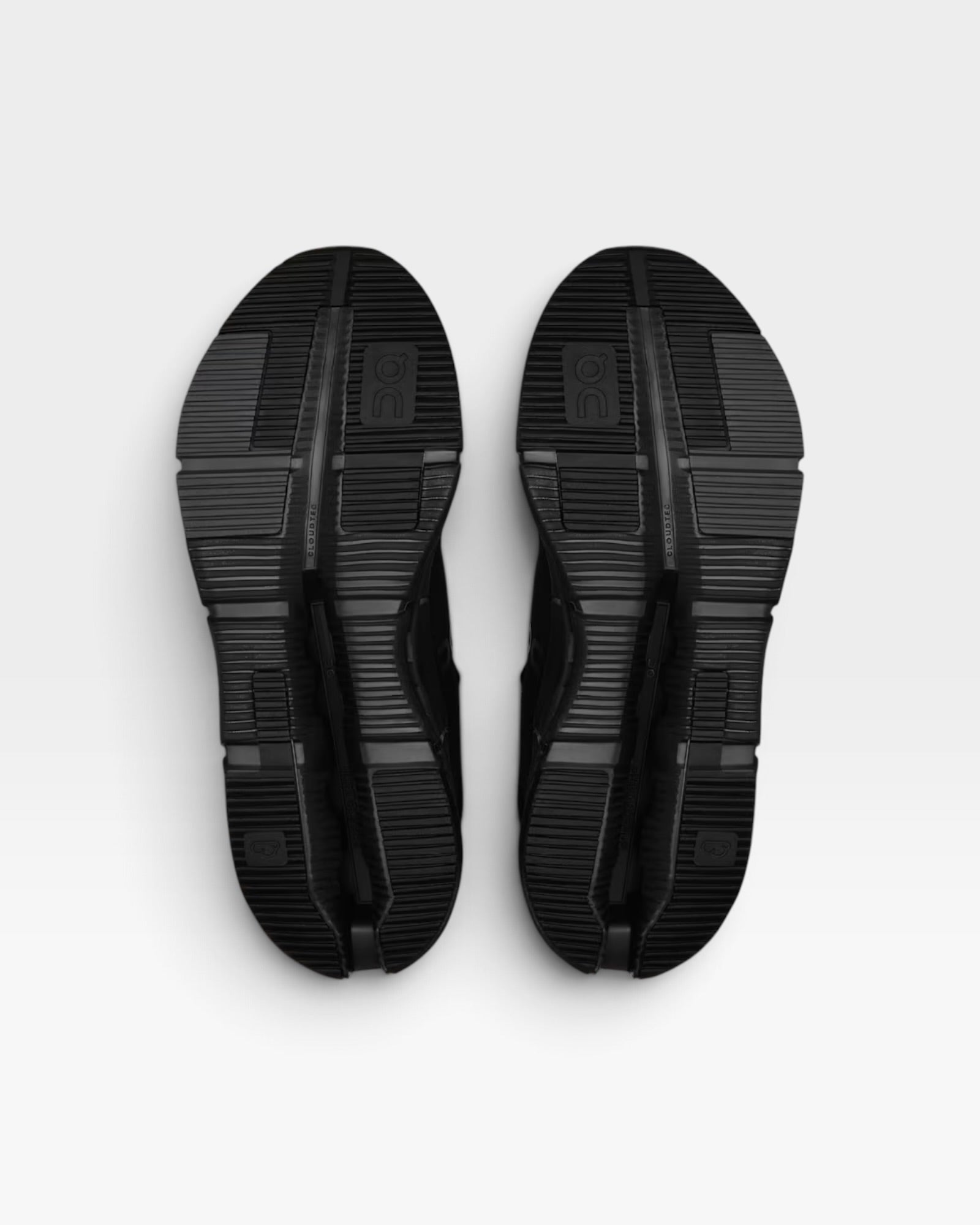 On Cloudnova 2 | All Black