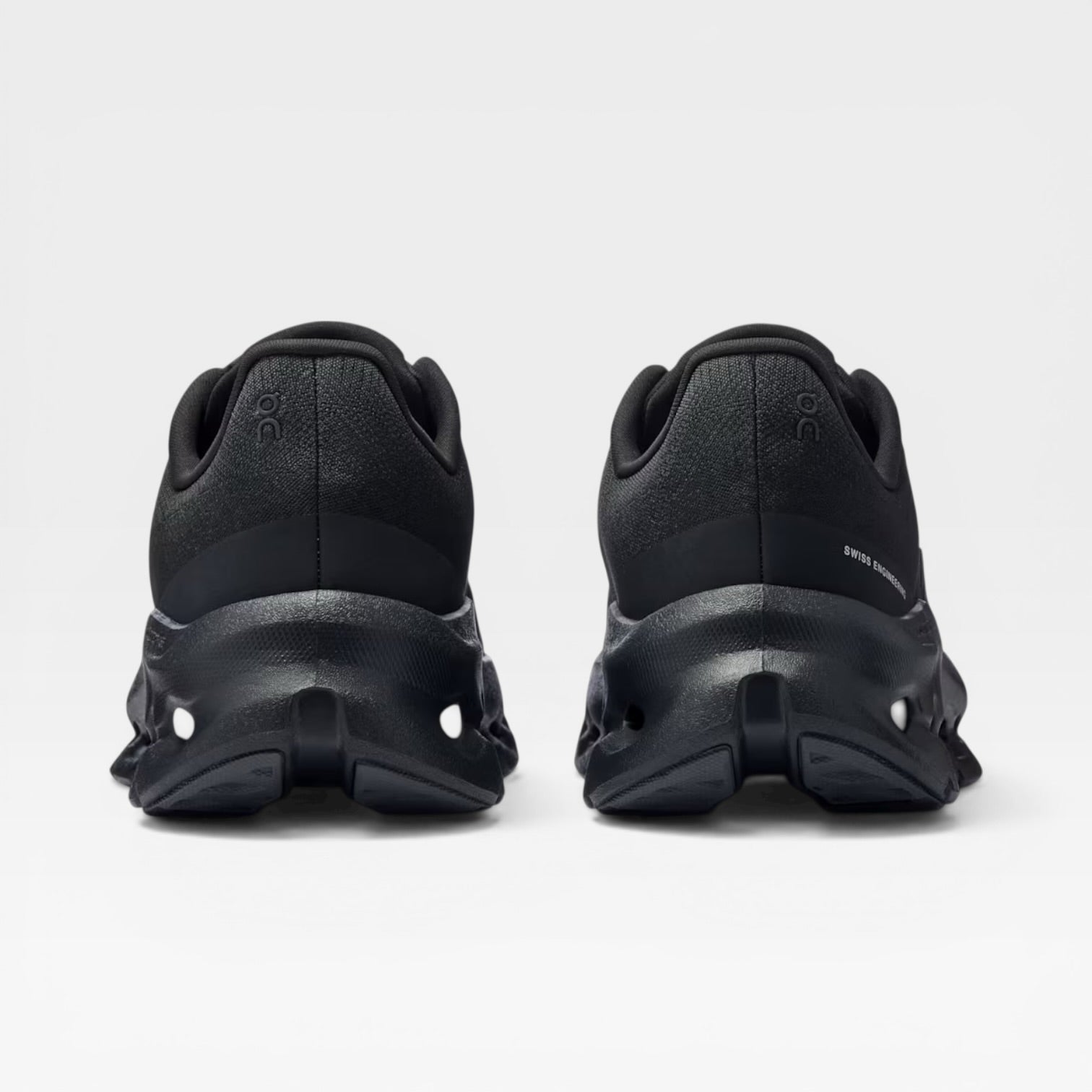 On Cloudtilt | Black